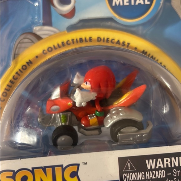 Sonic The Hedgehog Knuckles Real Metal Collectible - Picture 5 of 5